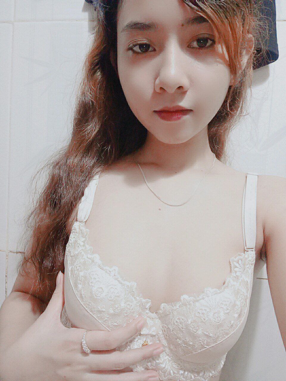 Em mai ngô 2k5 show hàng và bán abum mới hốt được vài clip của em nó