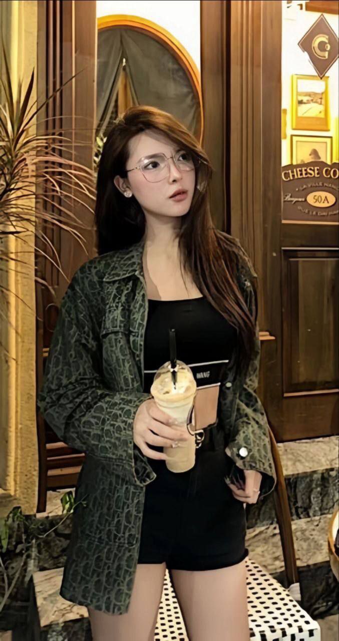 Hot Girl Vũ Thu Hiền đi khách bị quay lén